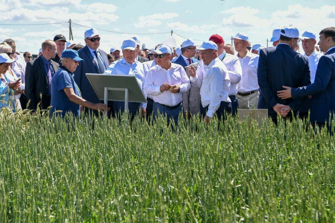 Иван Лебедев: Татарстан - авыл хезмәтчәннәренә ярдәм күрсәтүдә үрнәк төбәк
