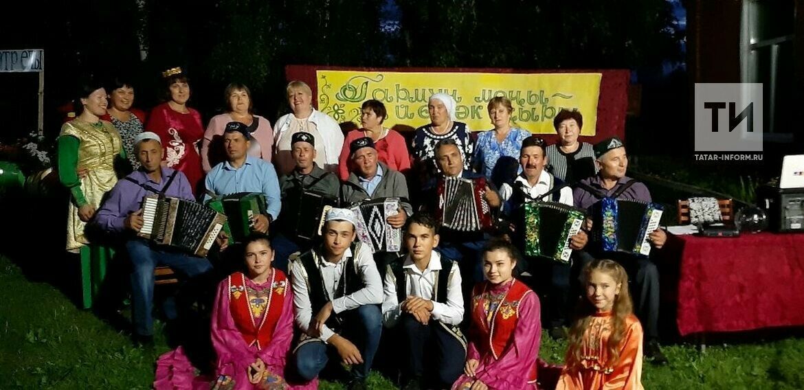 Апас районы Кече Болгаер авылында берьюлы җиде гармунчы мәйдан тотты