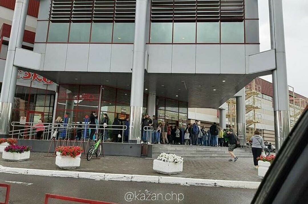 Казанда «Тандем» сәүдә үзәгендәге кешеләрне эвакуацияләгәннәр