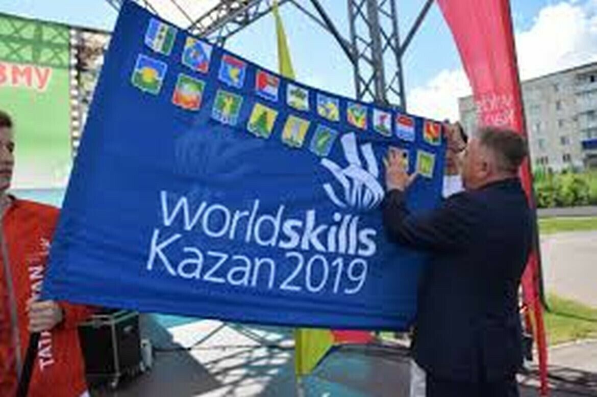 Чаллыда төзүчеләр көнендә Worldskills флагын кабул иттеләр