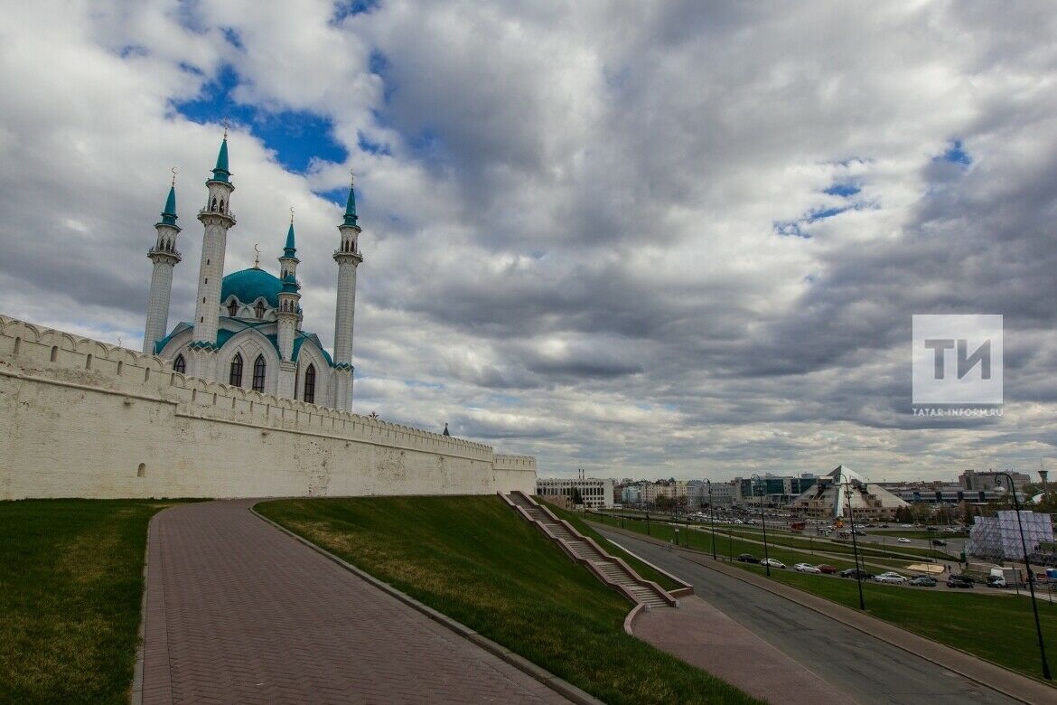 Казанский недели. Казанский Кремль татар информ. Казанский Кремль на Холме. Казанский Кремль Вахитов. Казанский Кремль экскурсия татар информ.