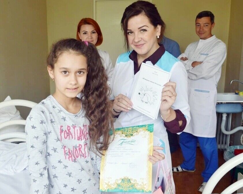 Ун яшьлек Түбән Кама кызы үзенең авыру тарихы турында китап язган
