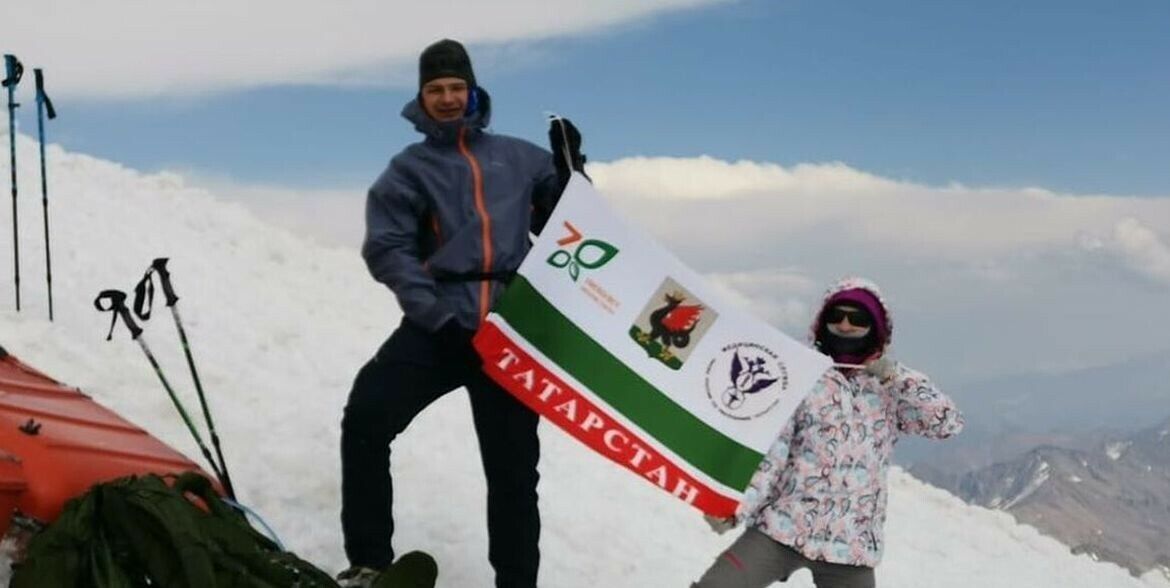 Казан табибы Татарстан әләме белән Эльбруска күтәрелде
 