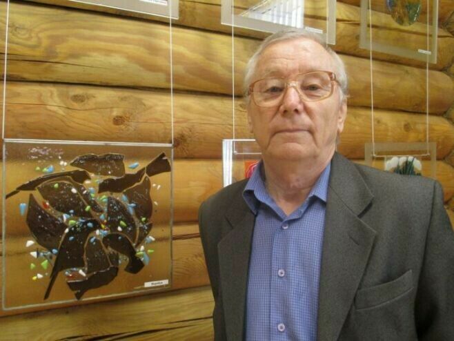 Азнакайда Камил Акмановның пыяланы эретеп ясаган әсәрләре күргәзмәсе бара