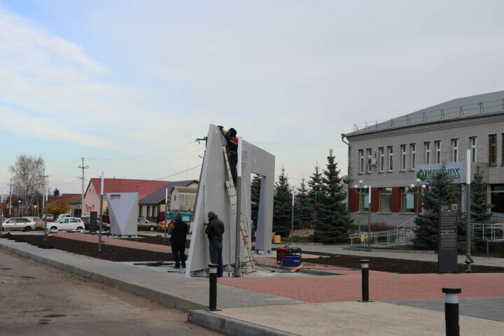 Әлки районы үзәгендә Җәяүлеләр бульварында яктырткычлы стела урнаштыралар