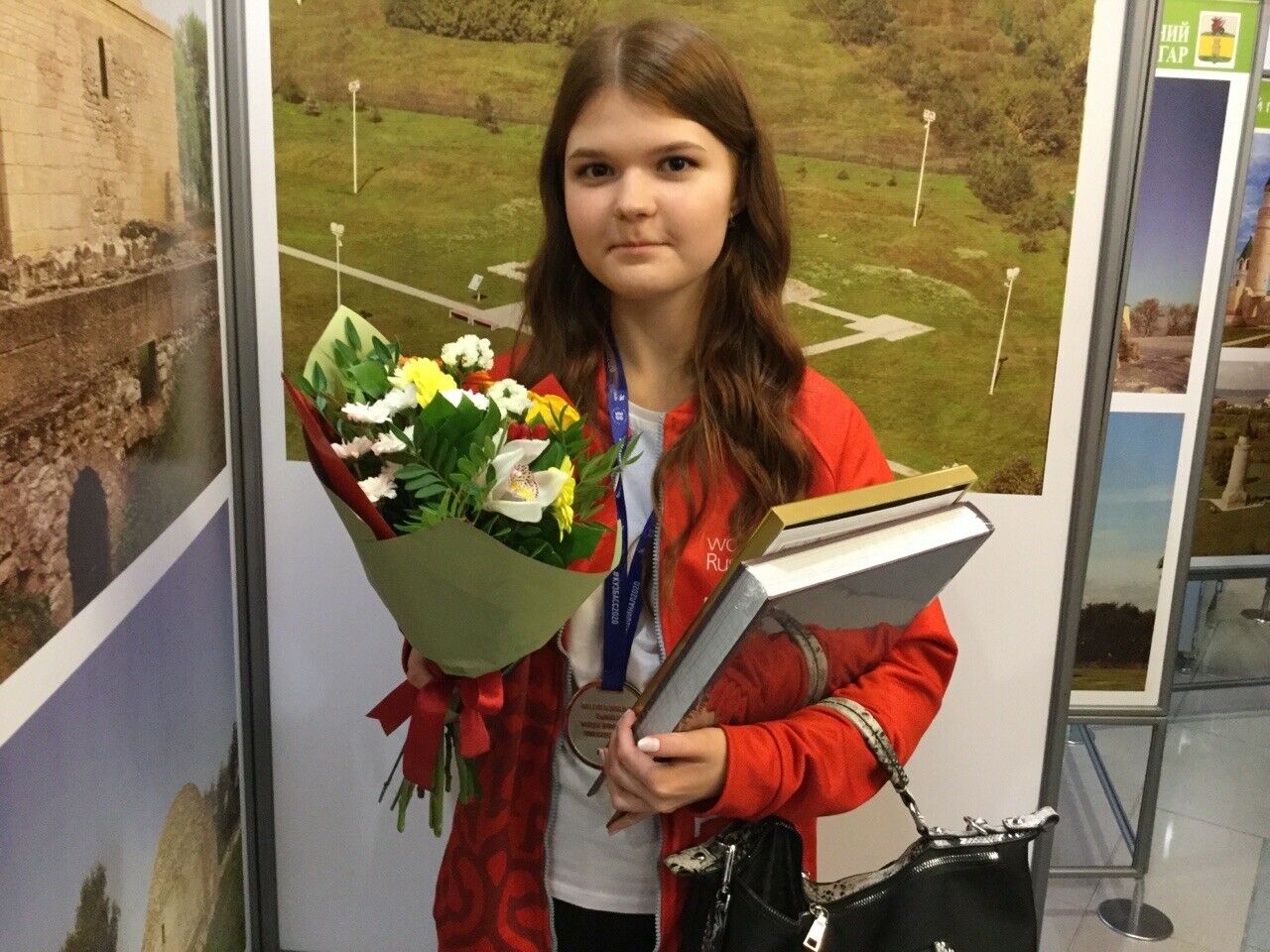 Рөстәм Миңнеханов Worldskills Russia-2020 чемпионаты финалы җиңүчеләрен бүләкләде