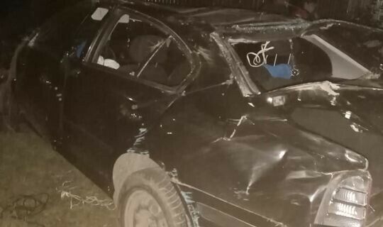Татарстанда чит ил автомобиле юлдан читкә төшеп киткән һәм әйләнеп капланган