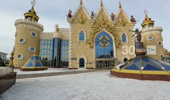 Нурбәк Батулланың бию хәрәкәтләрен кабатлап «Әкият» курчак театрына билет отып була