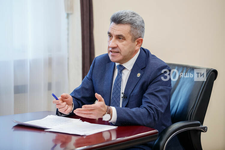 Илсур Һадиуллин балаларның татарча белмәвендә гаепне читтән генә эзләмәскә киңәш итә 