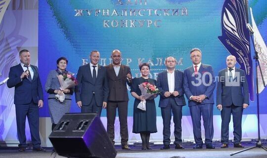 «Бәллүр каләм» җиңүчеләрен бүләкләү чарасында редакцияләргә машиналар тапшырылды