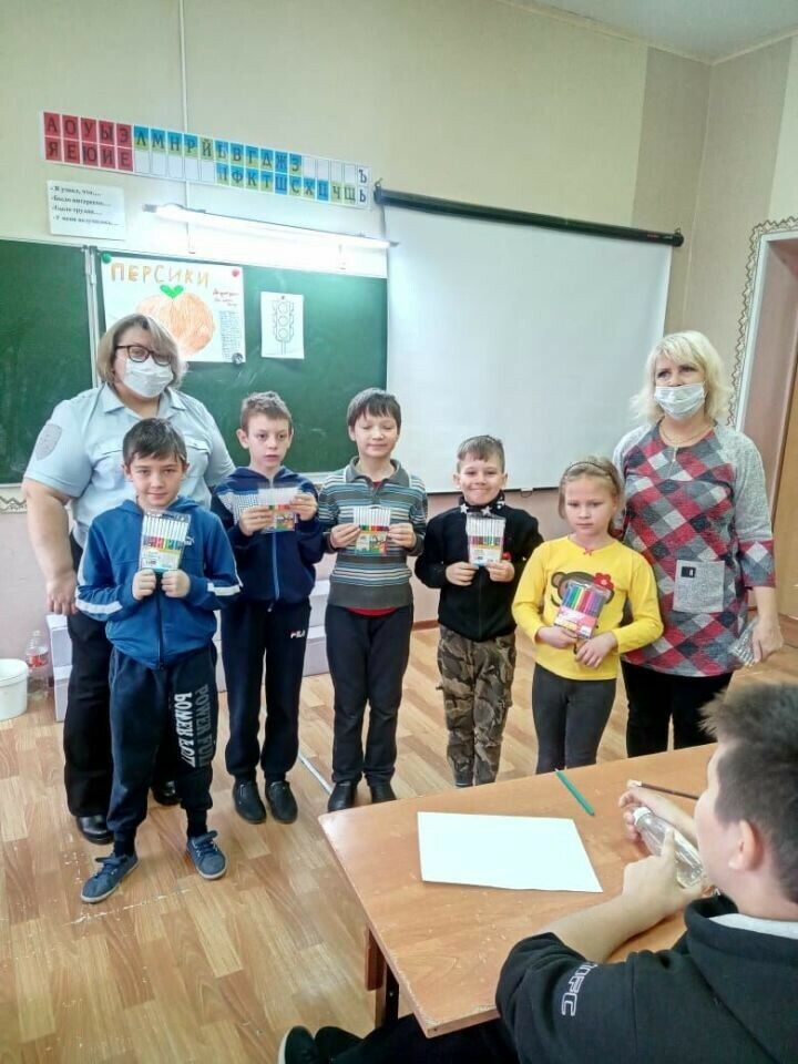 Зәй укучылары җәяүлеләр өчен яктылык кайтара торган элементлар белән танышты