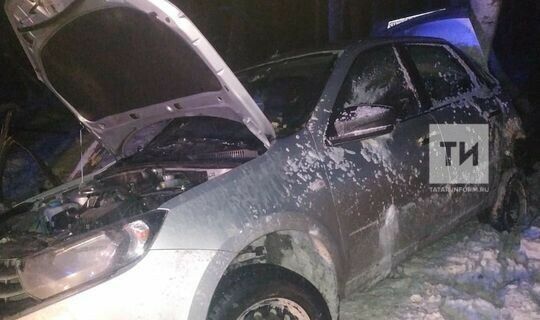 Татарстанда җиңел машина юл читенә очып төшкән