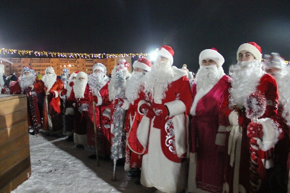 Кама Аланында Кыш бабайлар парады булды