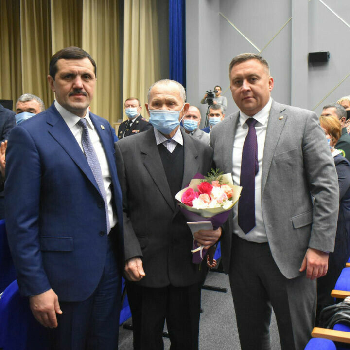 Апаста Хезмәт Даны орденнарының тулы кавалерын хөрмәтләделәр