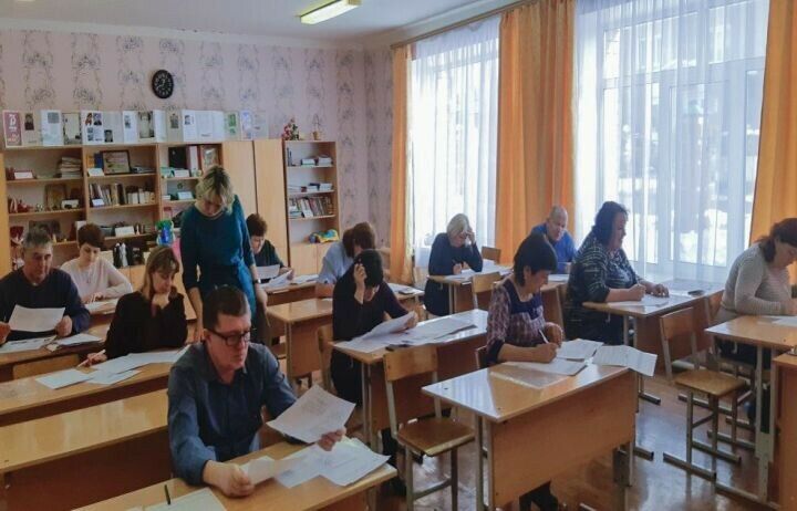 Чирмешәндә әти-әниләр имтихан тапшырып карады