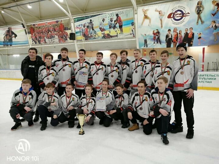 Зәйнең хоккей буенча яшүсмерләр командасы республика беренчелегендә өченче урын алды
