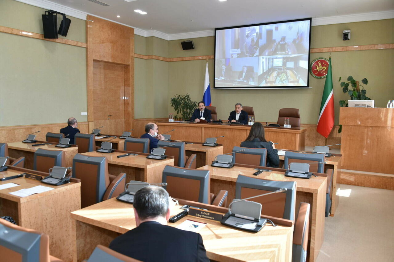 Миңнеханов видеоконференция режимында Татарстан  Инвестицион совет утырышын уздырды