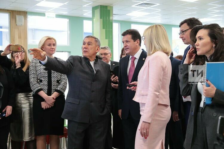 Татарстан Президенты: Татар стилендәге киемне без күтәрергә тиеш