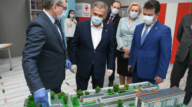 Миңнеханов Covid-19дан дәвалаучы медицина хезмәткәрләре яшәүче тулай торакта булды