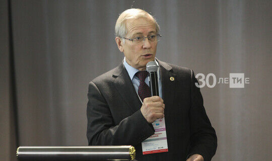 Рөстәм Хәсәнов: Конституция табибларның өзлексез белем алуына гарантия бирәчәк