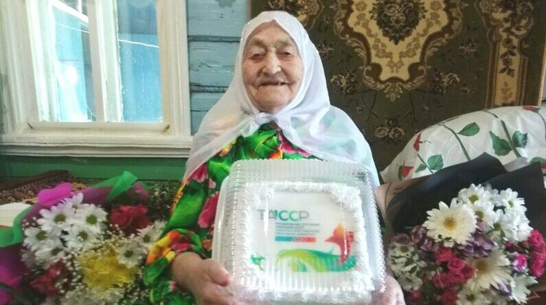  ТАССР яшьтәше - йөз яшьлек Гаишә әби гарәп һәм латин телләрендә укый һәм яза