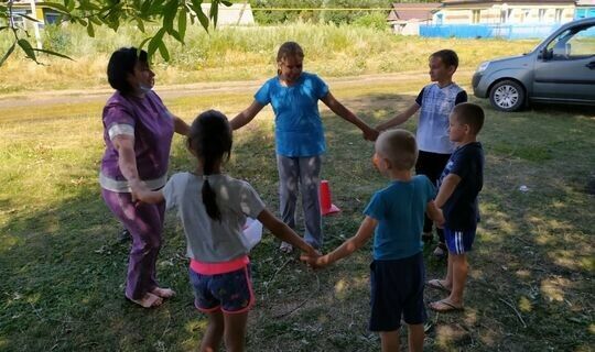 Буада балалар өчен ишегалларында күңел ачу уеннары оештырганнар