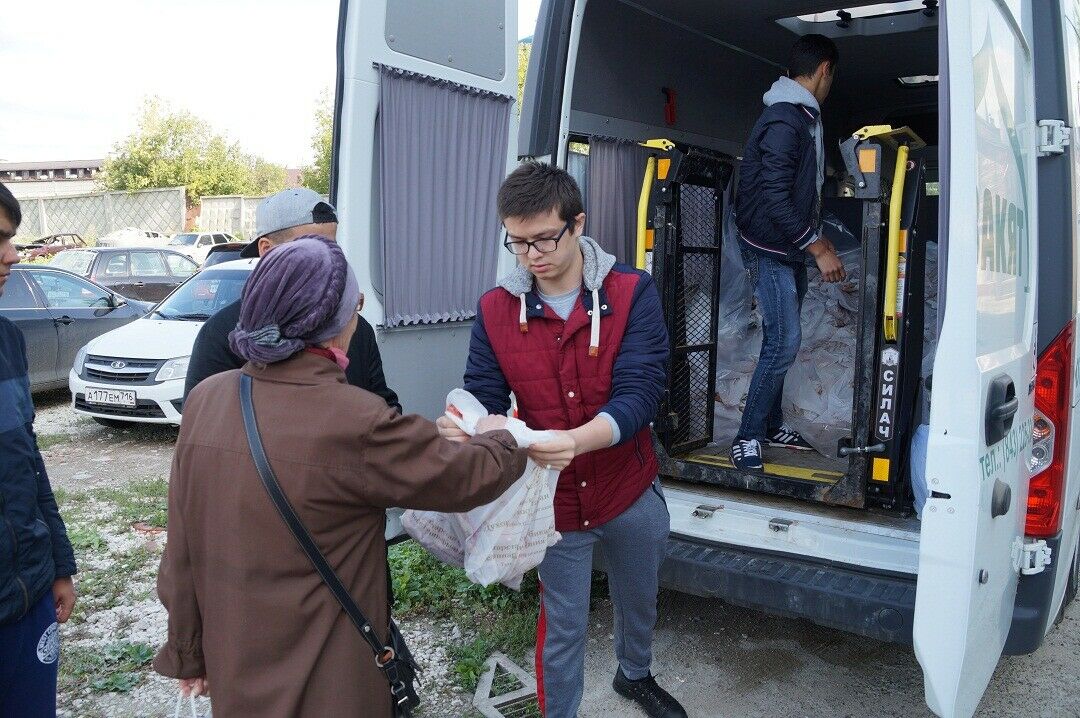 1 августта «Зәкят» хәйрия фонды мохтаҗларга корбан итләре тарата башлый
