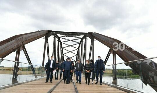 Рөстәм Миңнеханов Минзәләдә торгызылган Екатерина күпере буйлап узды  