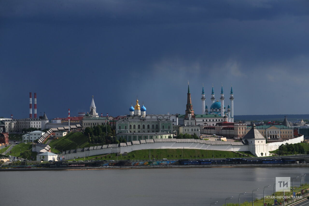 Иртәгә Татарстанда яшенле яңгыр, боз явуы һәм көчле җил көтелә
