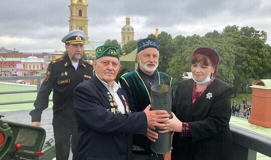 Санкт-Петербургта ТАССРның 100 еллыгы һәм Республика көне уңаеннан туптан аттылар