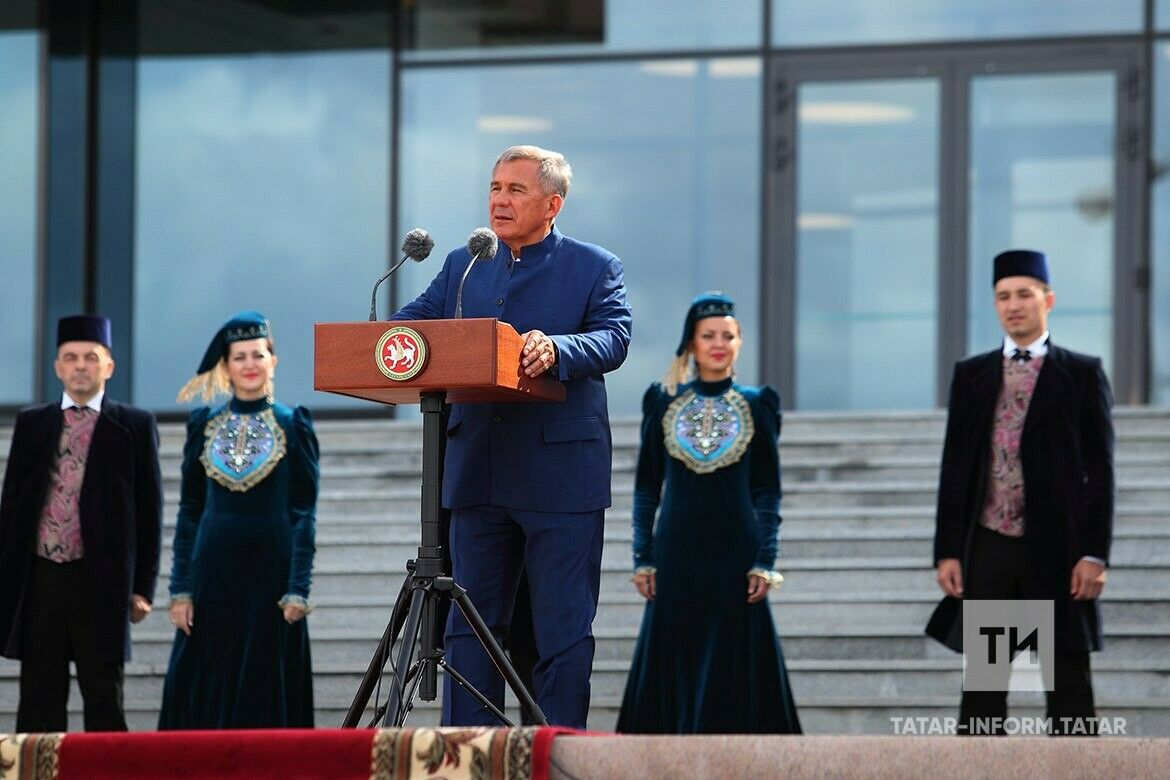 Рөстәм Миңнеханов Габдулла Тукай исемендәге дәүләт премияләре тапшырды