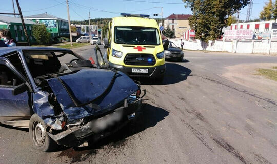 Лениногорскида ике җиңел машина бәрелешкән, һәлакәттә ике кеше зыян күргән