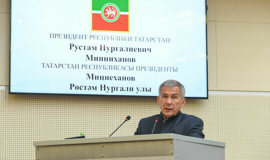 Татарстан Президенты: Авыр яшүсмерләр белән бергәләп һәм актив эшләргә кирәк