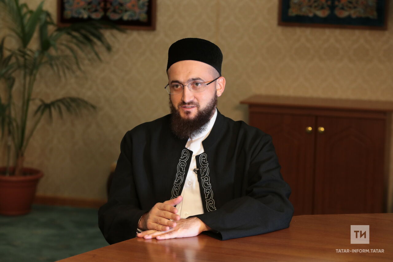 Татарстан мөфтие: Без һәрвакыт өлкәннәрнең фатихасын алырга омтылырга тиеш