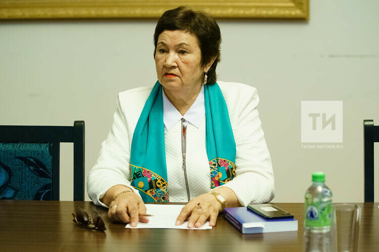 Төмәндә яшәүче галимә «Татарча диктант»ка бүгенге язучылар текстын алырга тәкъдим итә