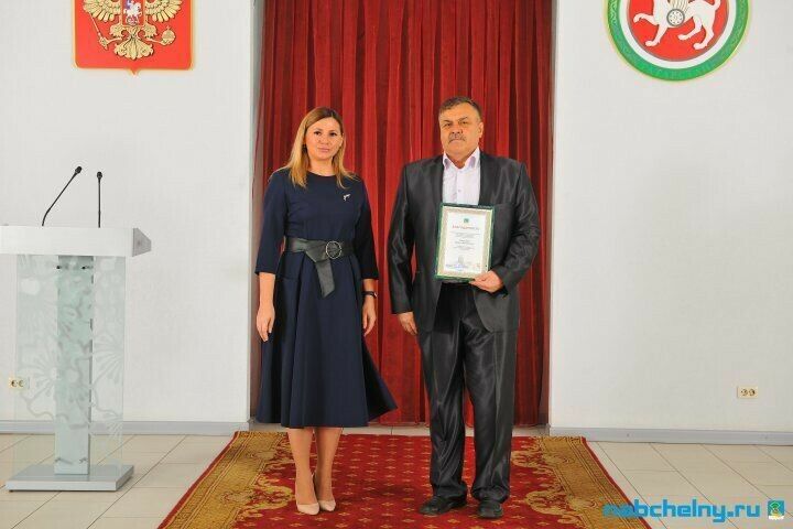 Чаллыда юл хуҗалыгының иң яхшы хезмәткәрләрен бүләкләделәр