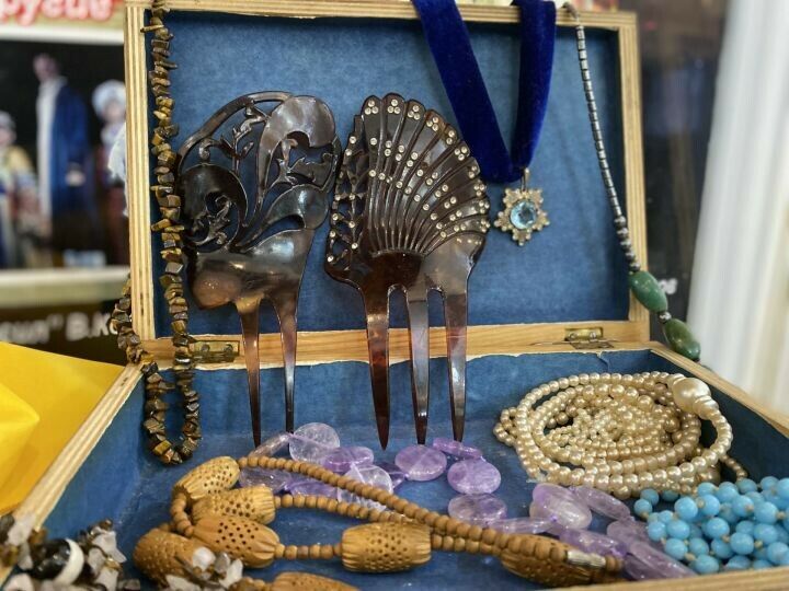 Бөгелмә театры фойесында күргәзмә экспозициясе яңартылды