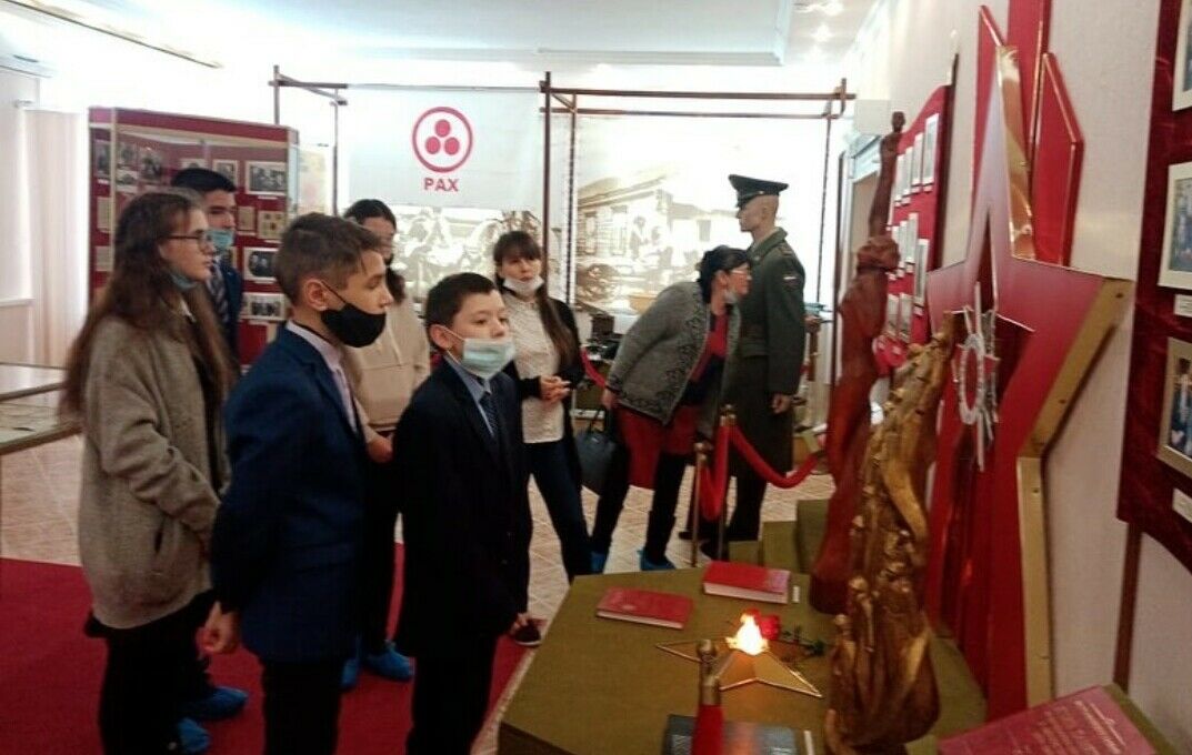 Татар Ямалысы мәктәбе укучылары музейга экскурсиягә Пушкин картасы белән килде