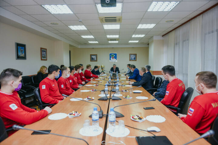 Чаллыда спортчыларны югары спорт казанышлары өчен бүләкләделәр