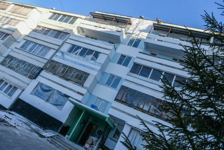 Чаллы мэры шартлау булган йортта ремонт эшләре белән танышты