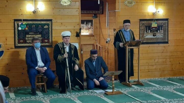 Азнакай районы имамнары Әсәй авылында гаилә таркалу проблемасы турында сөйләште
