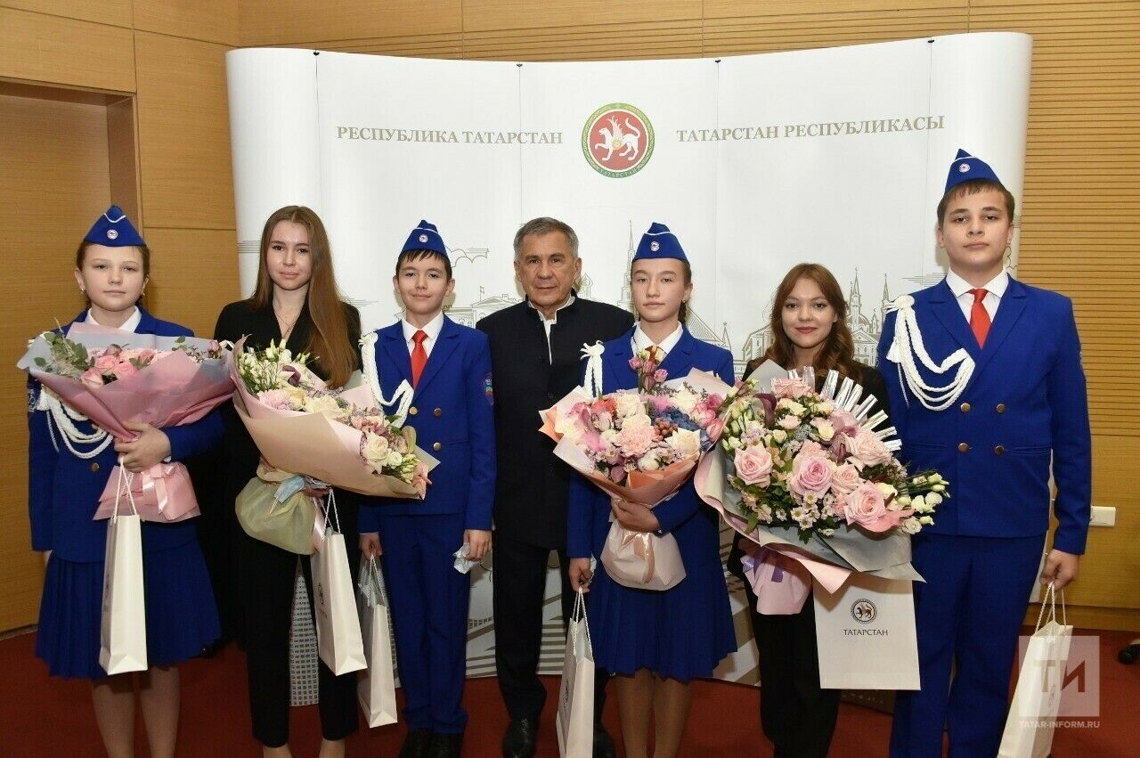 Миңнеханов Казан укучыларын «Куркынычсыз тәгәрмәч» бәйгесендә җиңүләре белән котлады