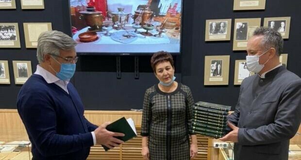Башкортстанда Галимҗан Ибраһимов музеена язучының яңа 10 томлык җыентыгы тапшырылды