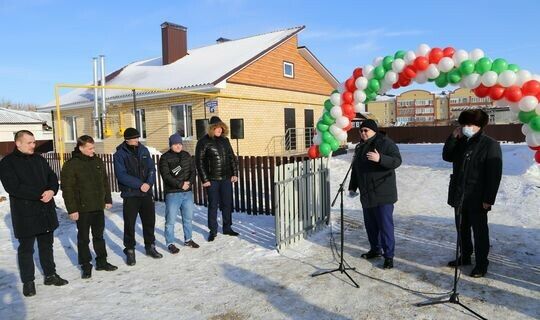 Алексеевск районында ятим балаларга яңа фатир ачкычлары тапшырылды