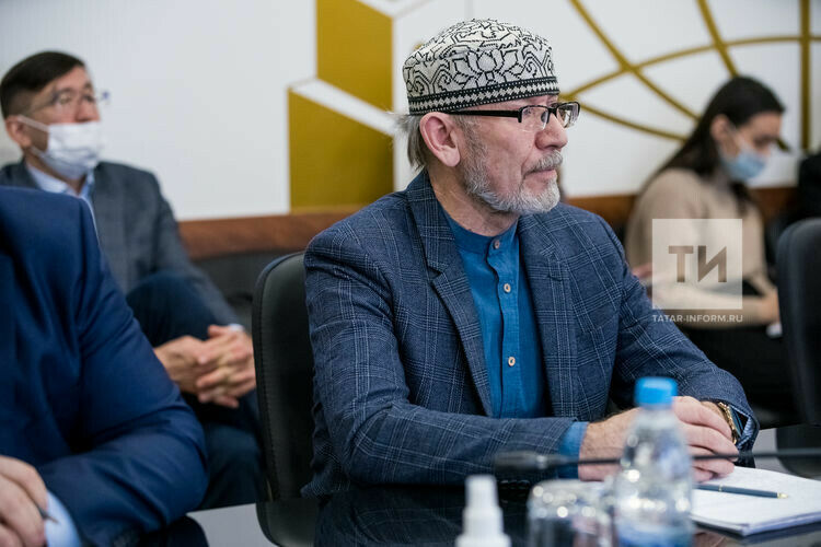 Дамир Исхаков: Башкорт халкы үсеш стратегиясен ныклап өйрәнергә кирәк  