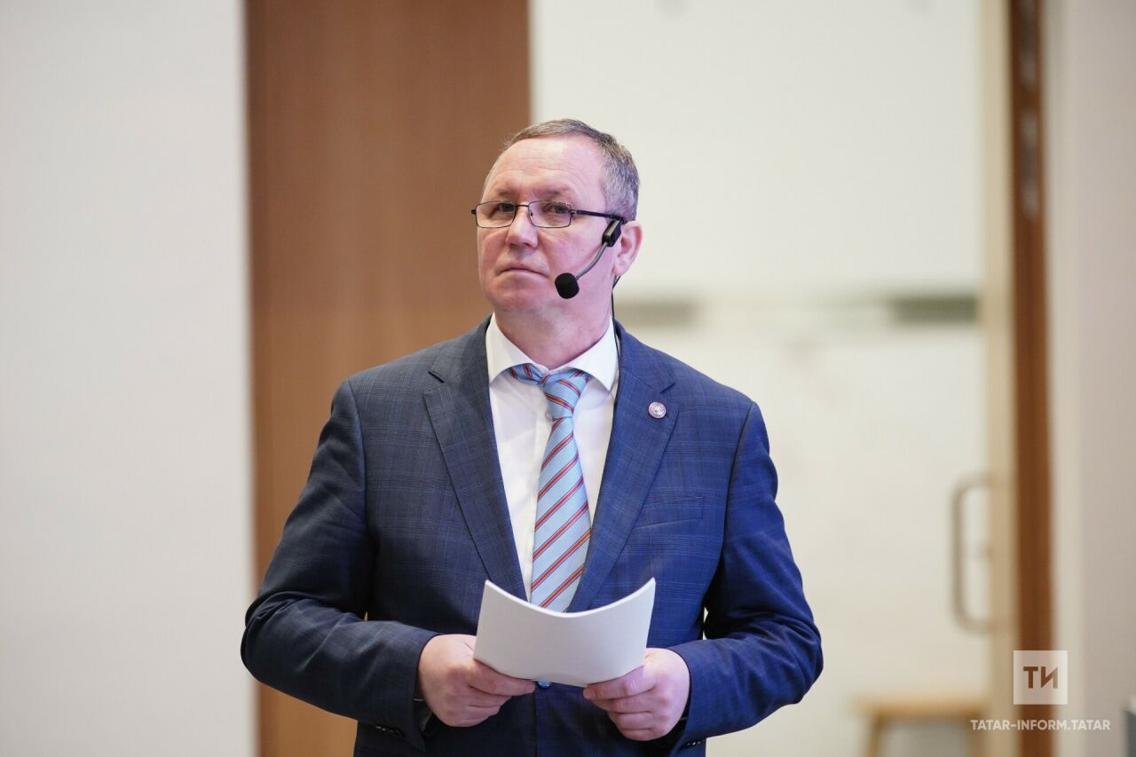 Айдар Сәлимгәрәев олы яшьтәге журналистларның куркуы белән эшләргә кирәклеген әйтте