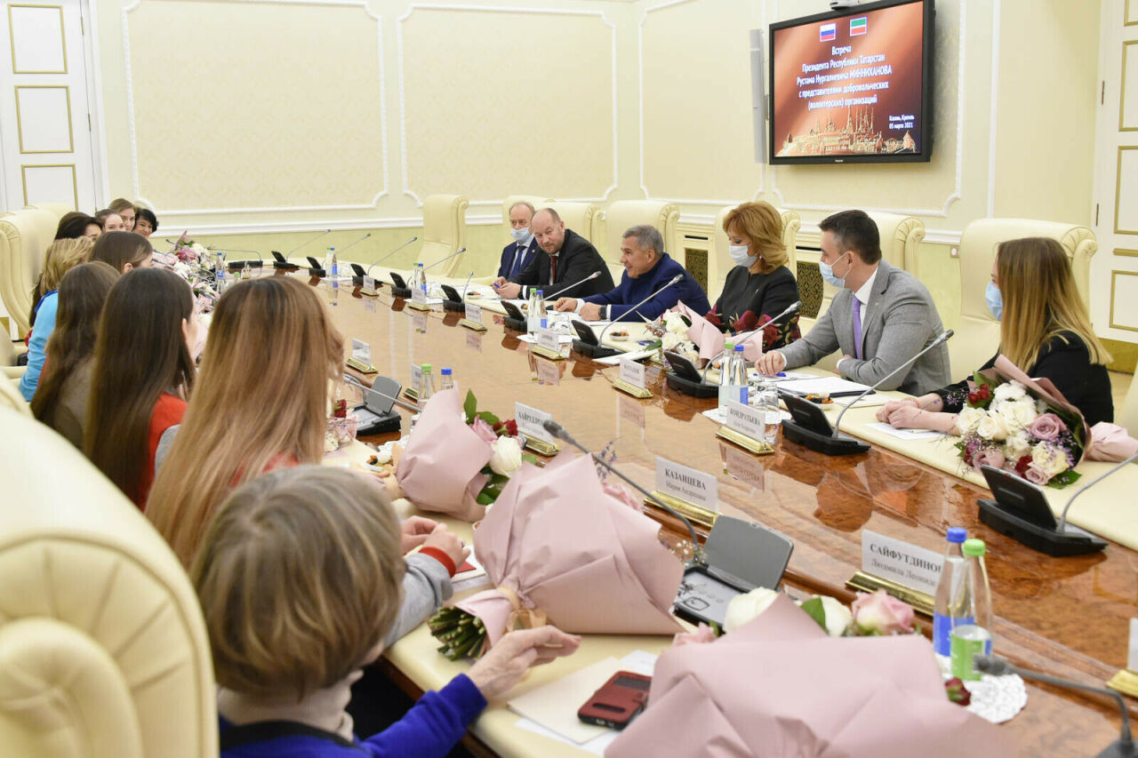 Путин үтенече буенча, Казан волонтеры Рөстәм Миңнехановны туган көне белән котлады