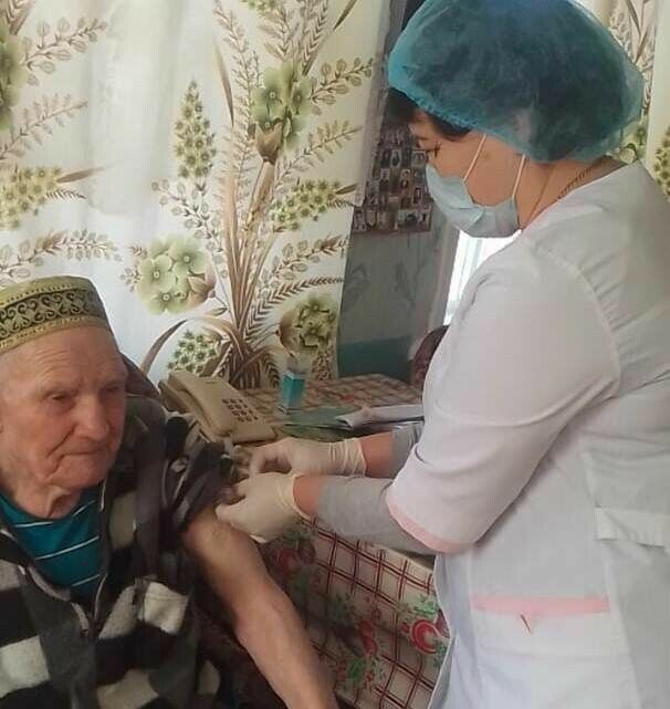 Чирмешән районында сугыш ветераны коронавируска каршы вакцина ясатты