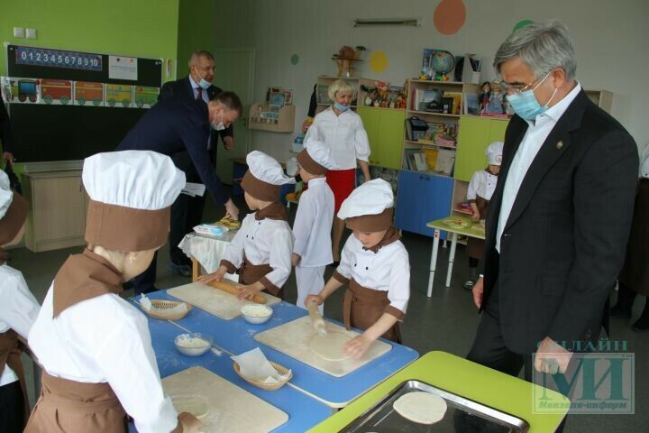 Васил Шәйхразыев Минзәләнең «Шатлык» балалар бакчасында булды