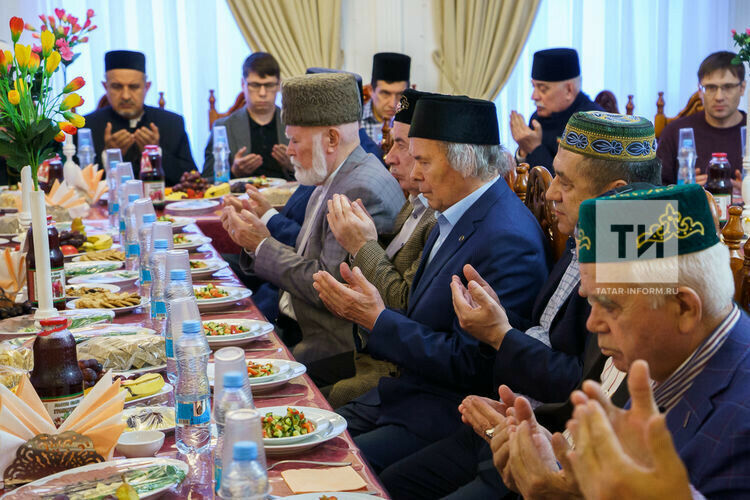 «Безнең мирас» журналы ел саен уздыра торган ифтар «Милләт йорты»нда булды